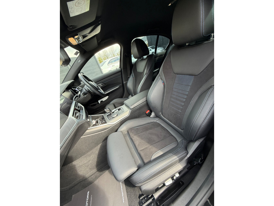 2020 BMW 3 Series - image 22