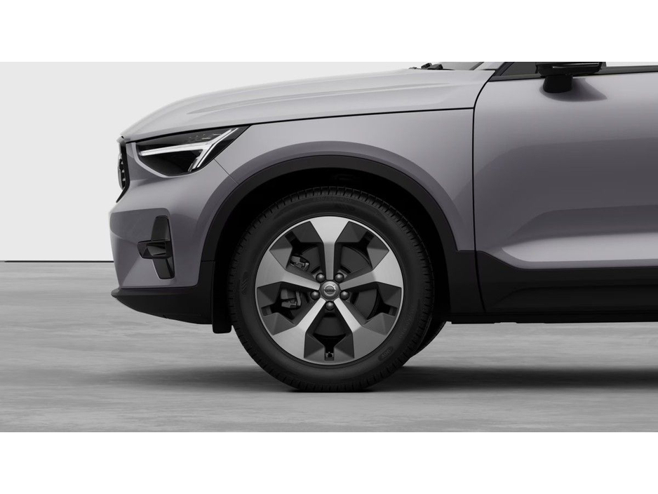 2026 Volvo XC40 - image 8