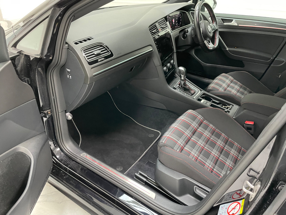 2019 Volkswagen Golf - image 19