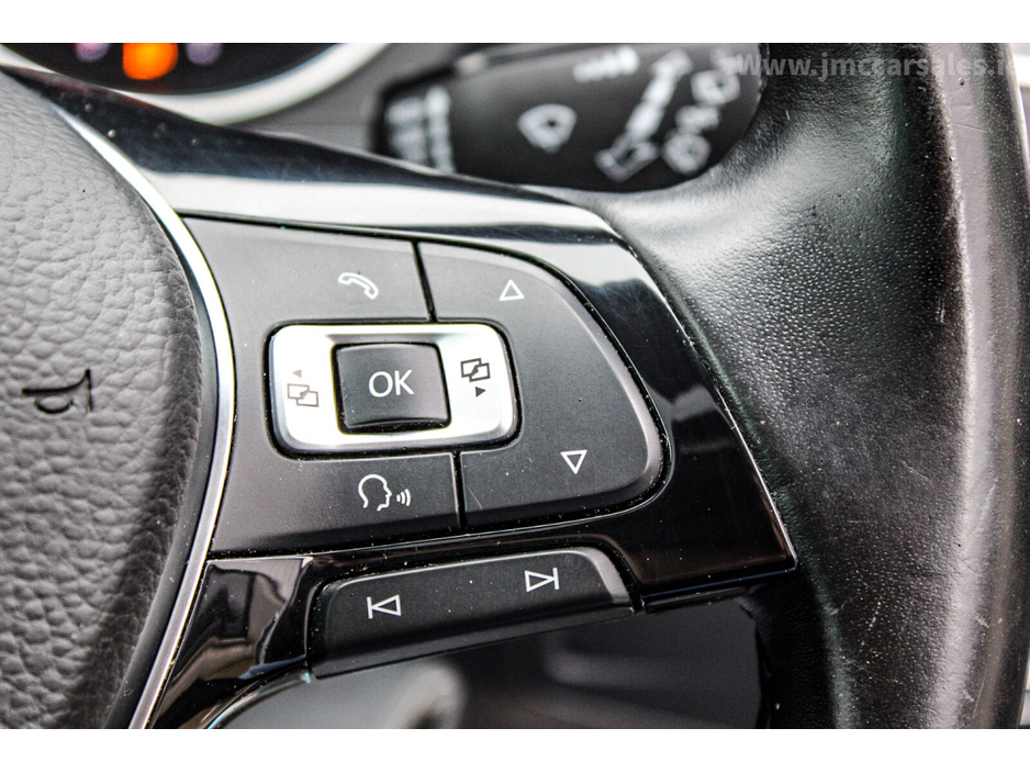 2018 Volkswagen Tiguan - image 24