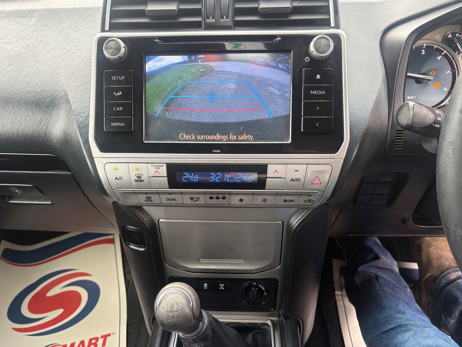 2018 Toyota Landcruiser - image 12