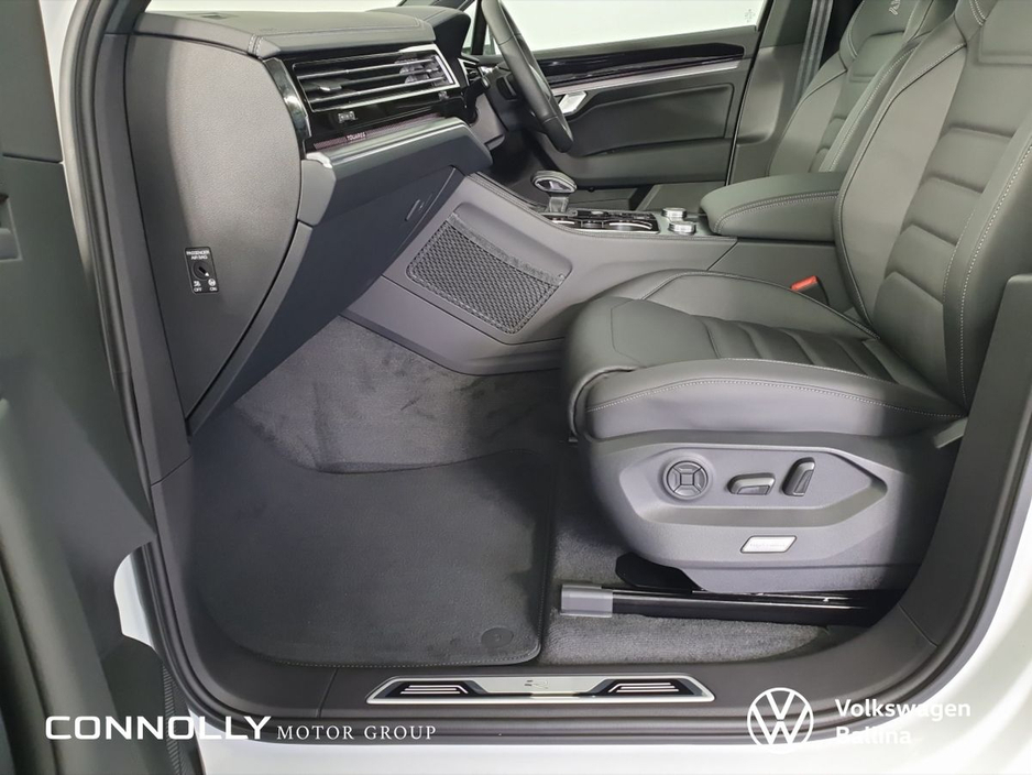 2026 Volkswagen Touareg COMMERCIAL 2 SEAT RLINE