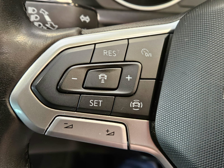 2021 Volkswagen Tiguan - image 9