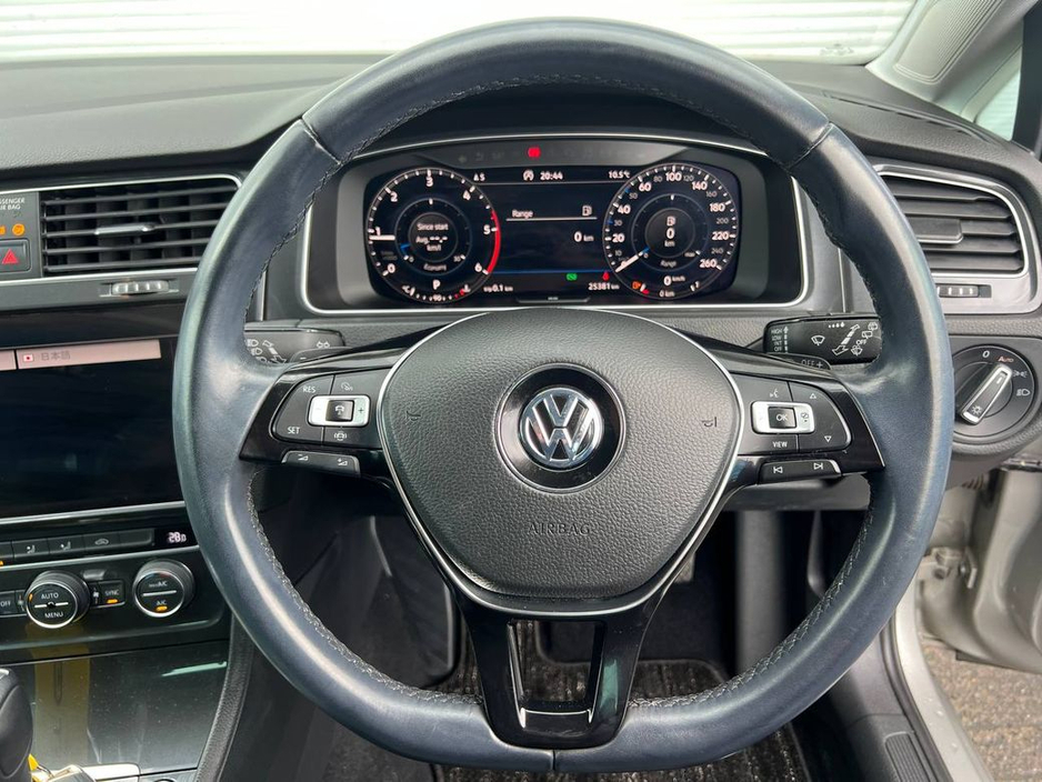 2020 Volkswagen Golf - image 4