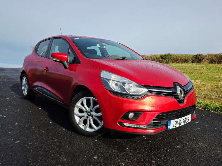 2019 Renault Clio - image 2