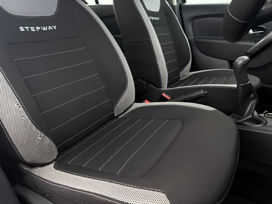 2020 Dacia Sandero - image 14