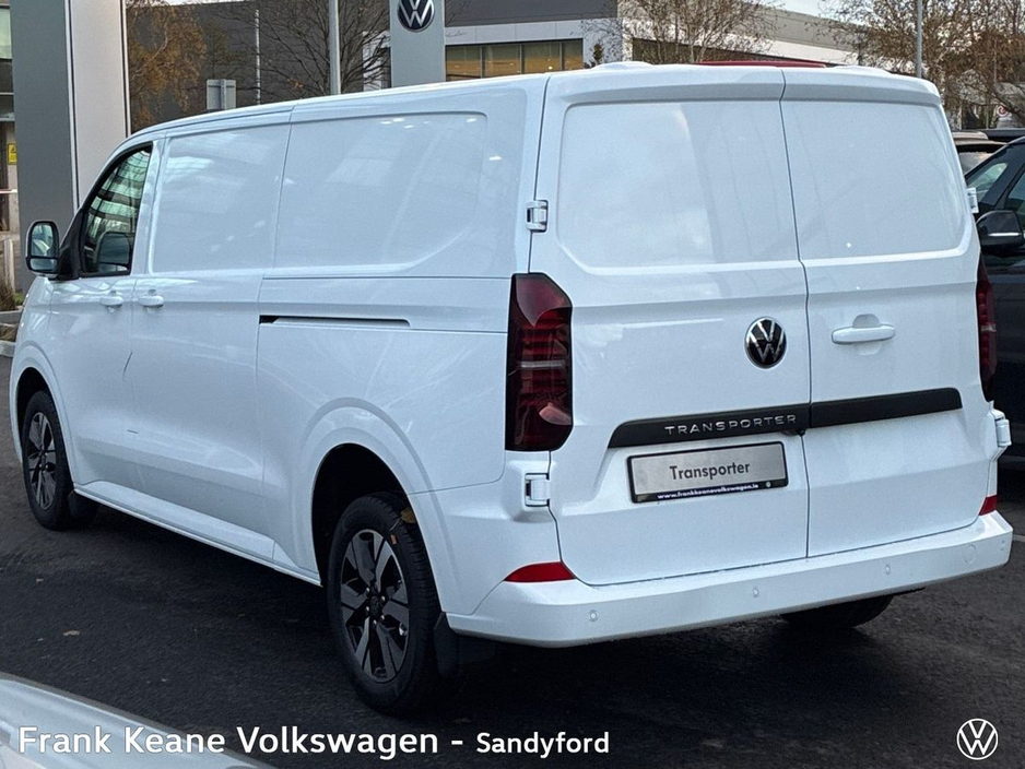 2025 Volkswagen Transporter - image 9