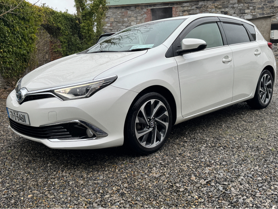 2017 Toyota Auris 1.8 Sport Hybrid €13,450