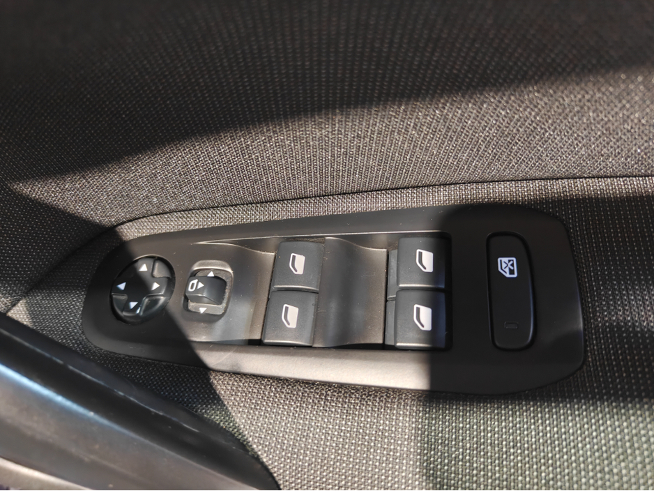 2018 Peugeot 308 - image 24