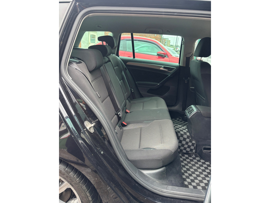 2016 Volkswagen Golf - image 8