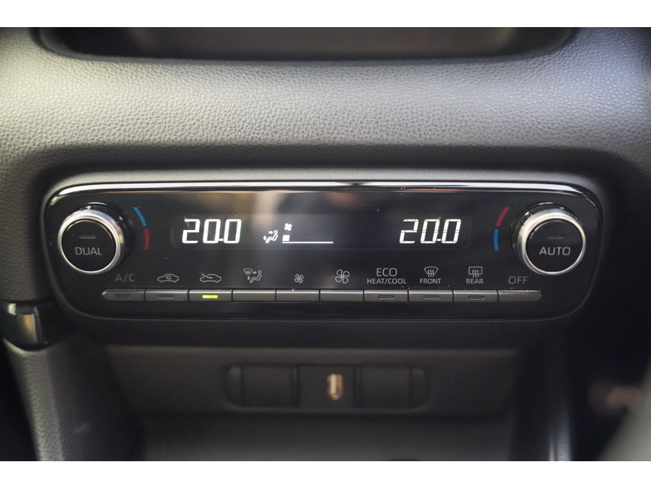 2020 Toyota Yaris - image 15