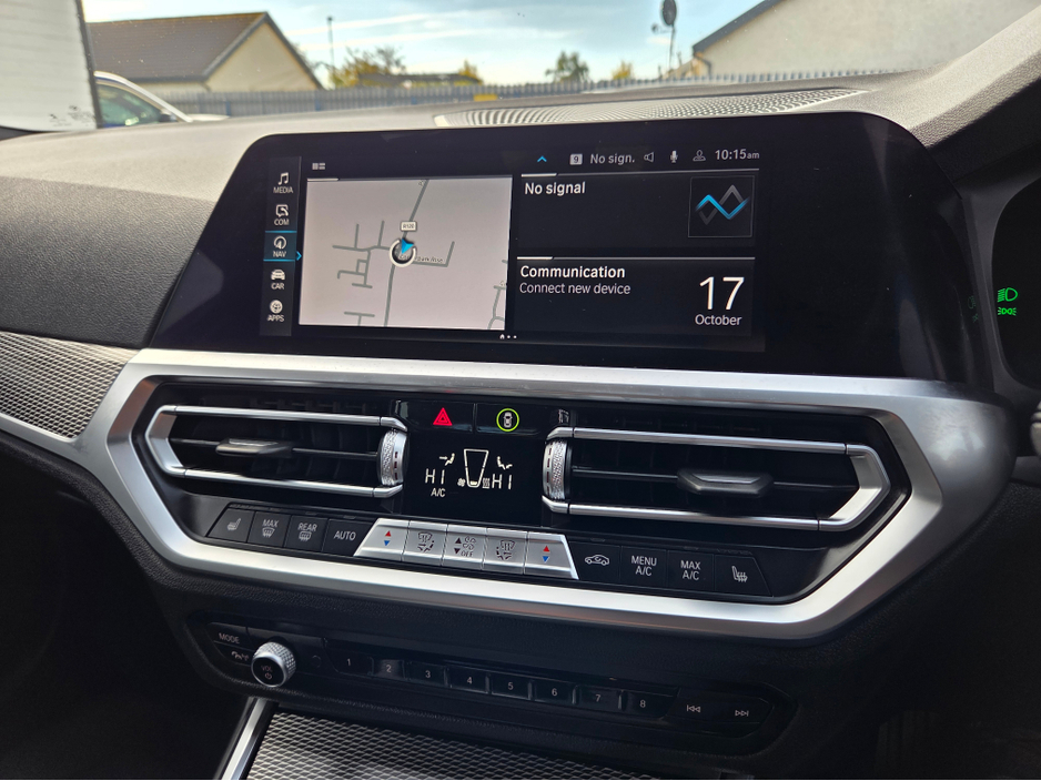 2021 BMW 3 Series - image 12