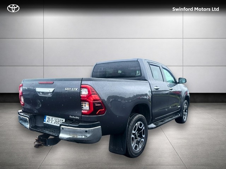 2021 Toyota Hilux - image 2