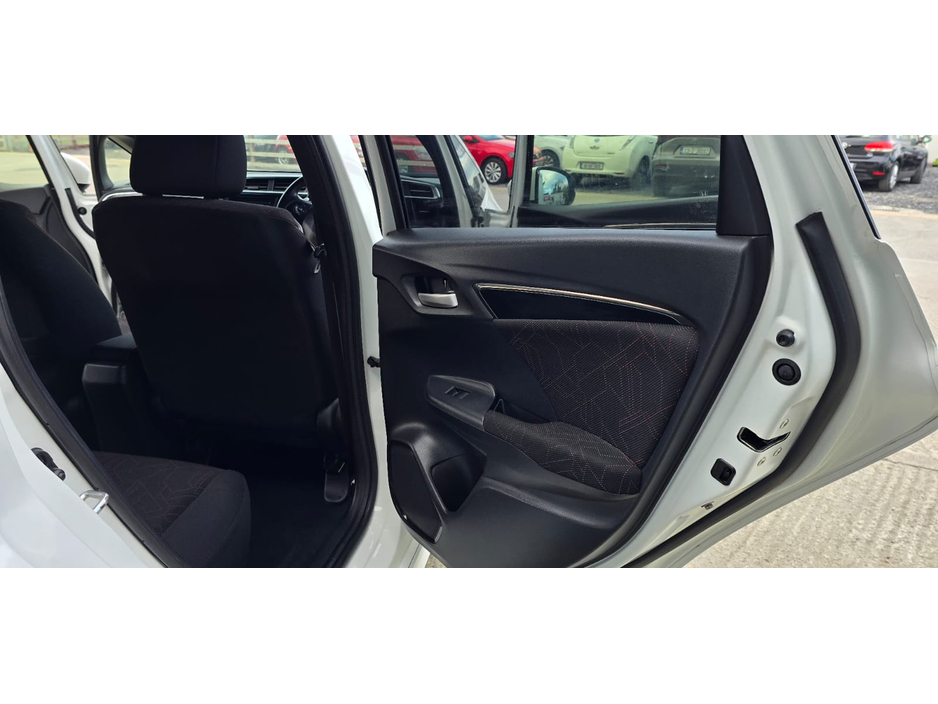 2015 Honda Fit - image 21