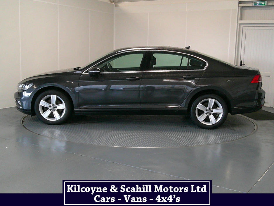 2020 Volkswagen Passat - image 4