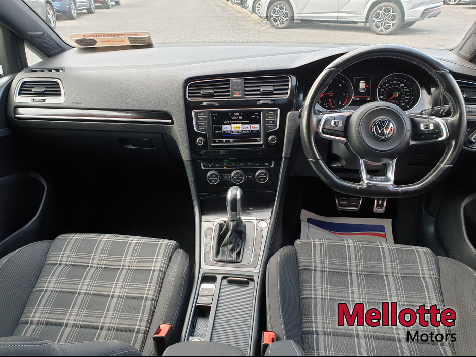 2017 Volkswagen Golf - image 11