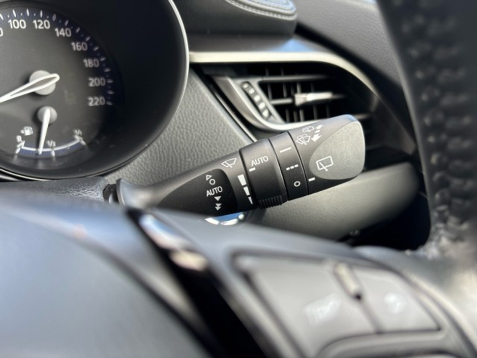 2023 Toyota C-HR - image 11