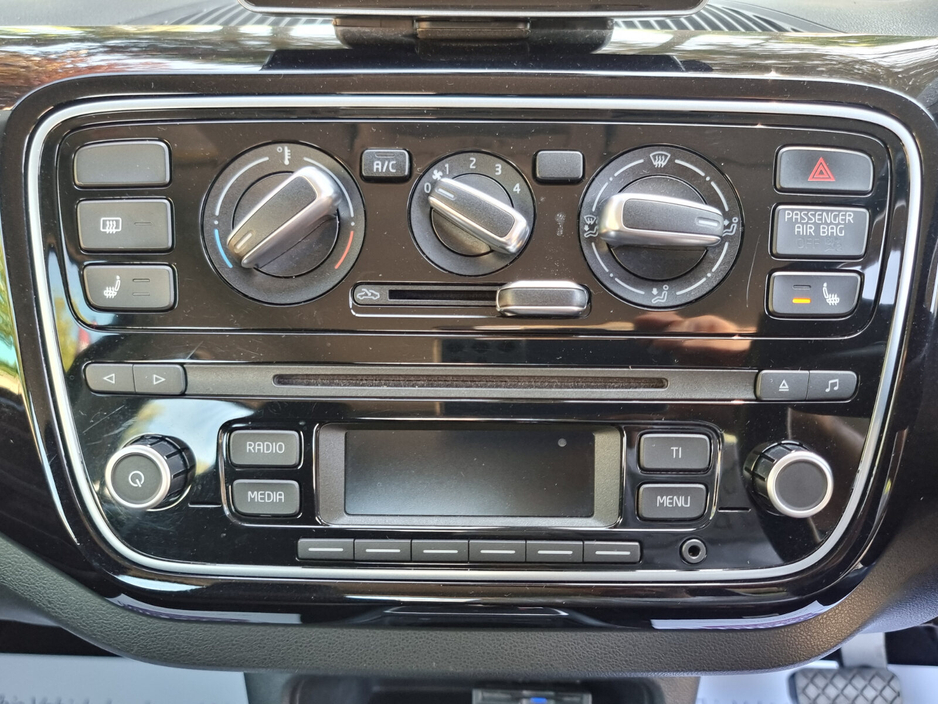 2014 Volkswagen up! - image 17