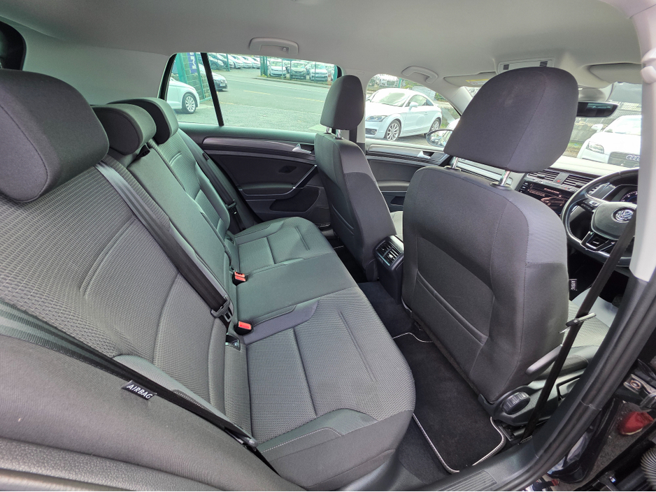 2018 Volkswagen Golf - image 8