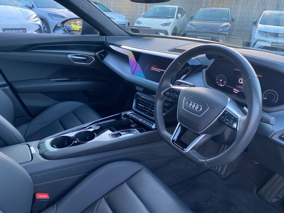 2022 Audi e-tron - image 9