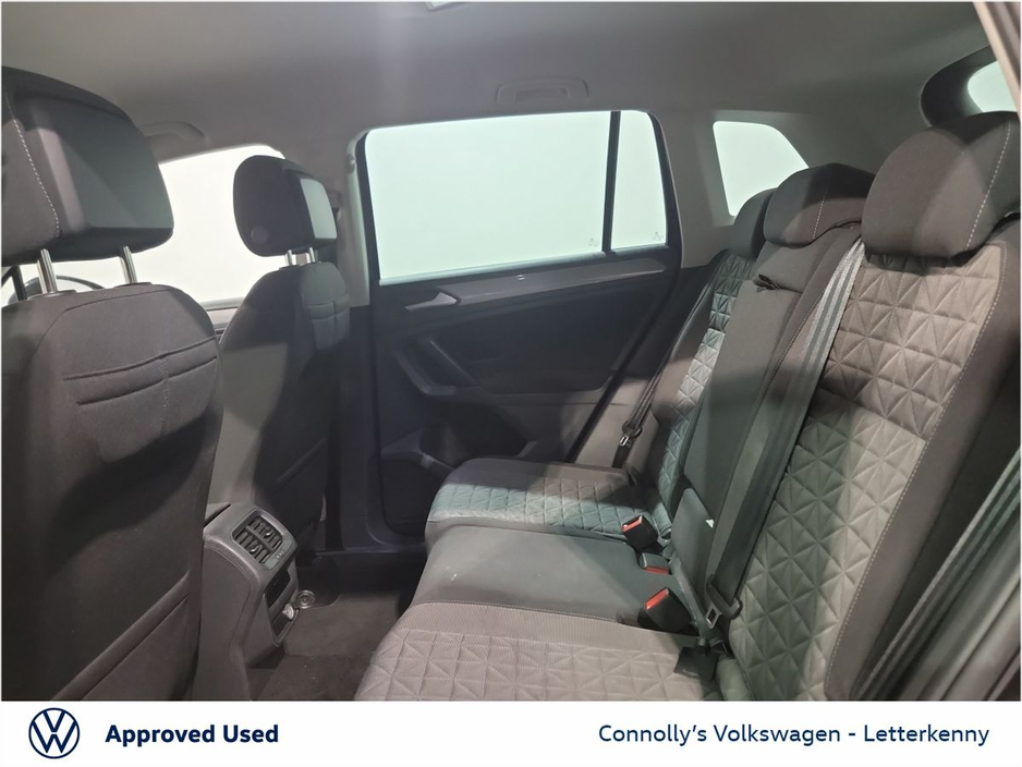 2024 Volkswagen Tiguan - image 7
