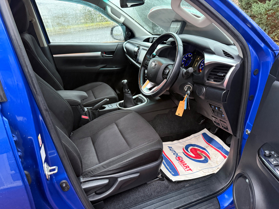 2020 Toyota Hilux - image 13