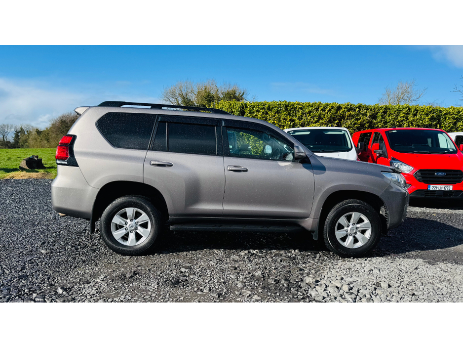 2022 Toyota Landcruiser - image 6