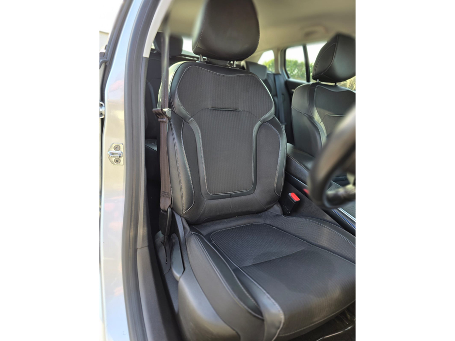 2021 Renault Megane - image 13