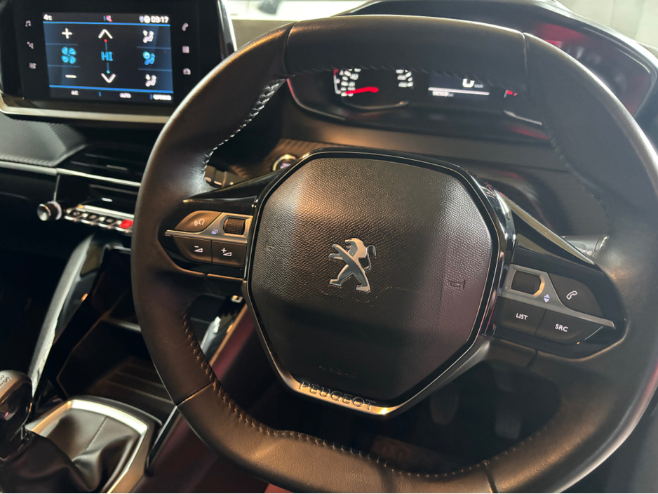 2023 Peugeot 208 - image 10