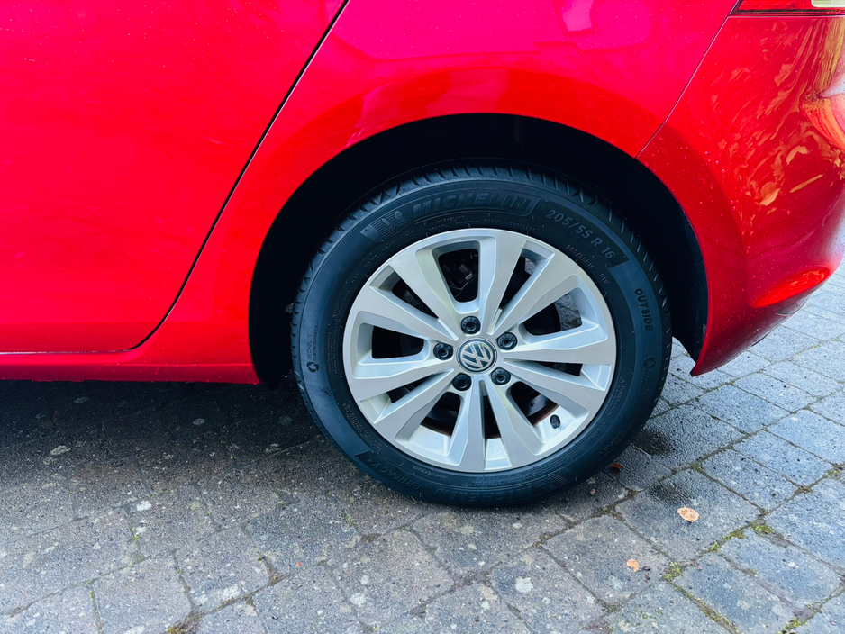 2015 Volkswagen Golf  €12,950