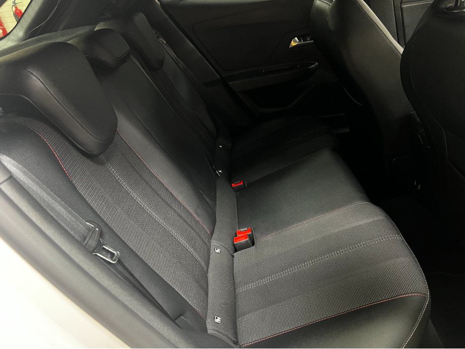 2023 Opel Mokka - image 7