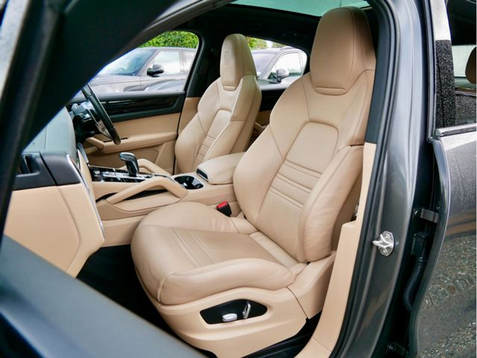 2021 Porsche Cayenne - image 13