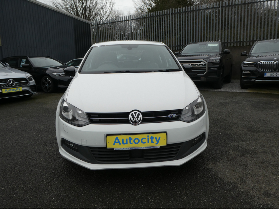 2015 Volkswagen Polo - image 2
