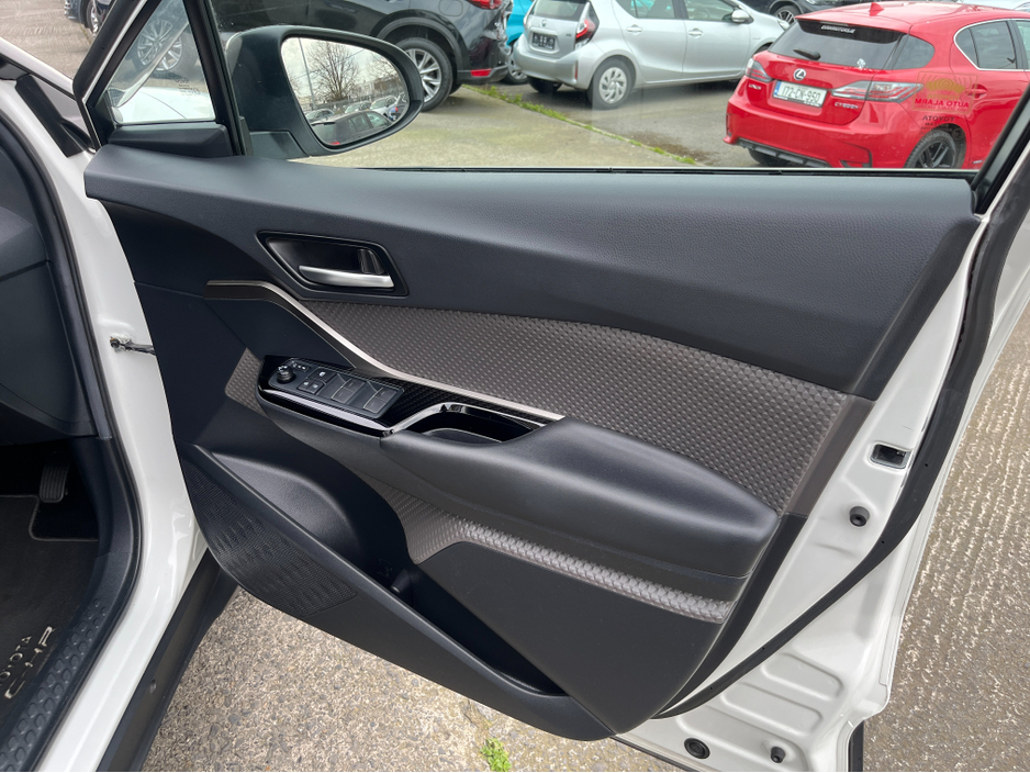 2020 Toyota C-HR - image 12