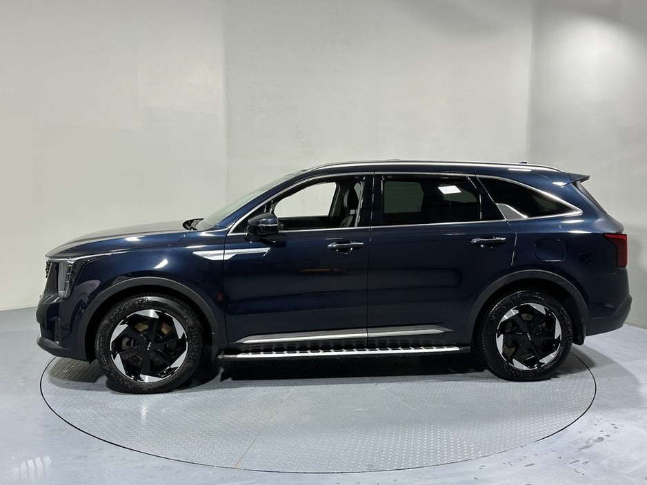 2025 Kia Sorento - image 4