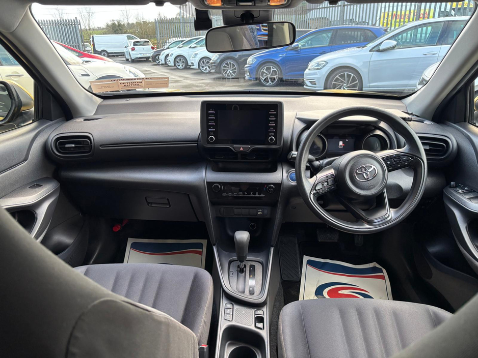 2022 Toyota Yaris Cross - image 7