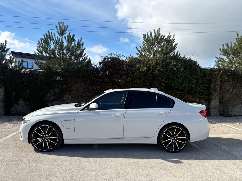 2016 BMW 3 Series - image 3