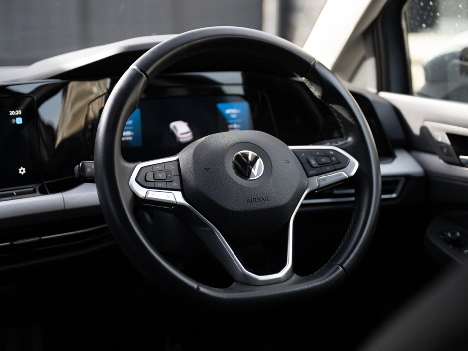 2022 Volkswagen Golf - image 21