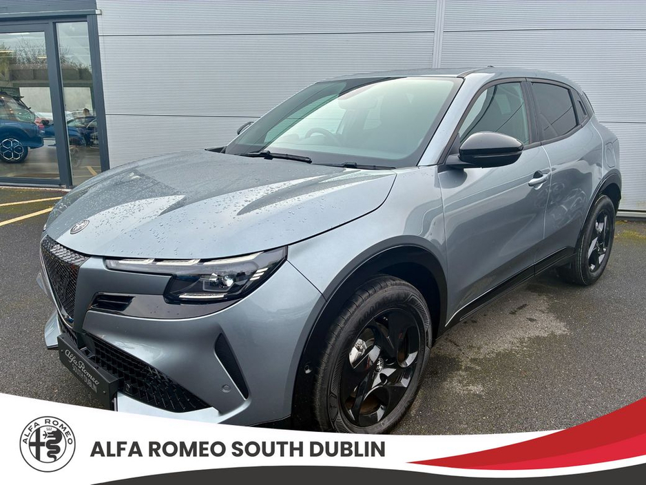 2026 Alfa Romeo Junior Ibrida €44,345