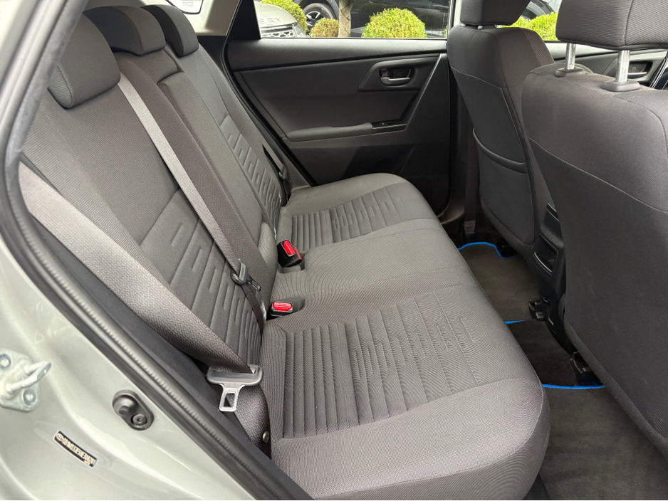 2017 Toyota Auris HYBRID LUNA *Full Toyota Service History…AA Approved…Irish Car* €13,950