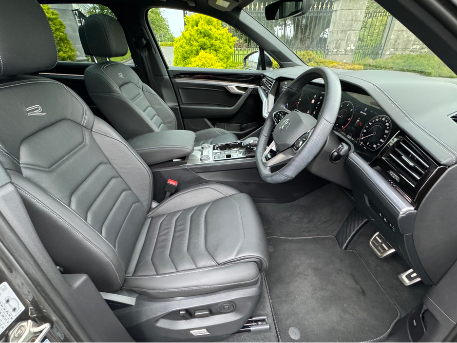 2024 Volkswagen Touareg - image 10