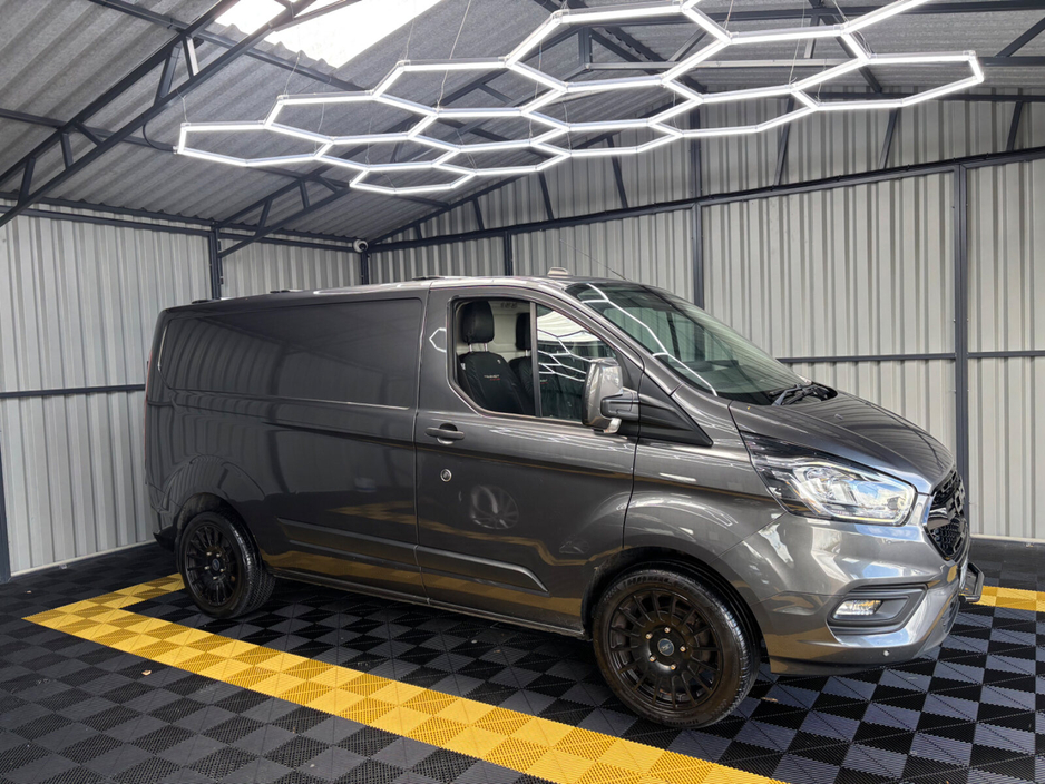 2020 Ford Transit Custom - image 2