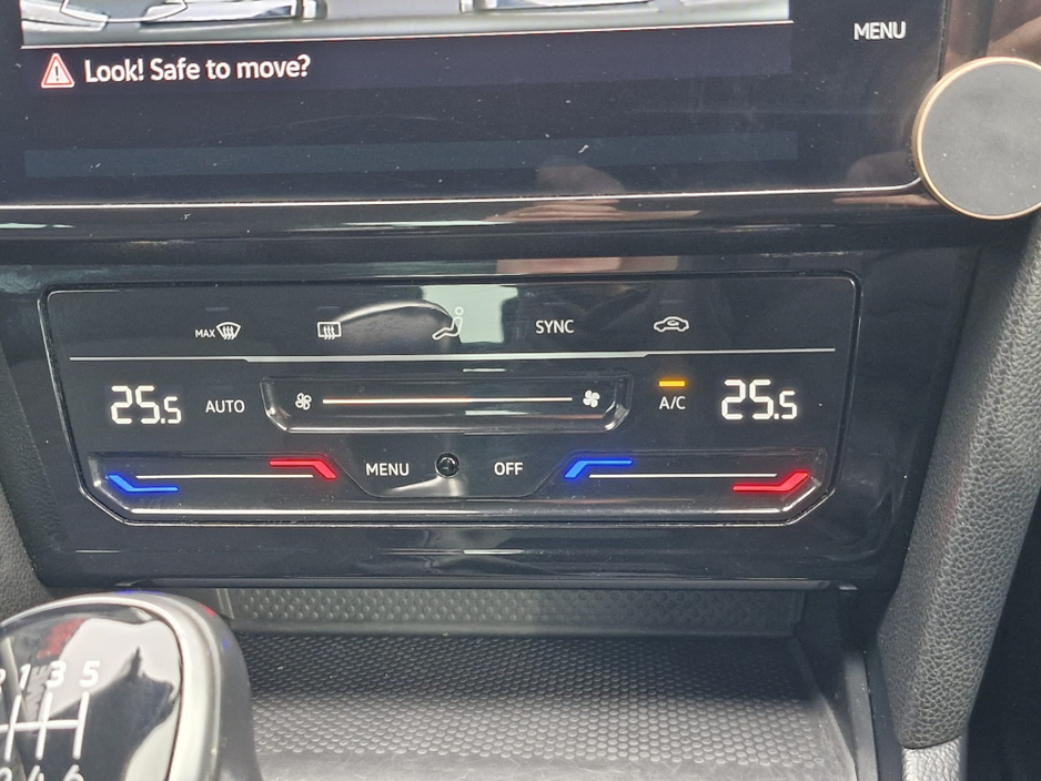 2022 Volkswagen Passat - image 20