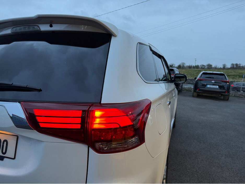 2020 Mitsubishi Outlander - image 16