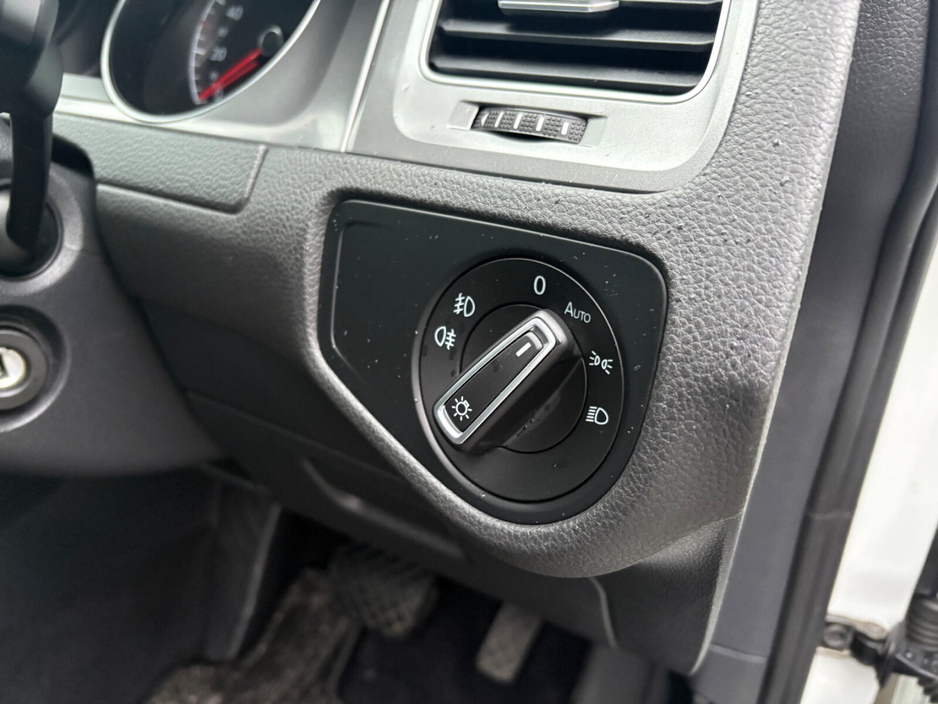 2015 Volkswagen Golf  €13,490