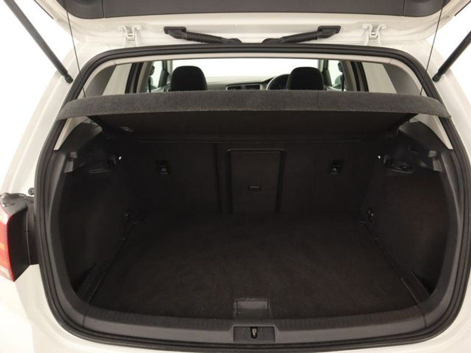 2016 Volkswagen Golf - image 15