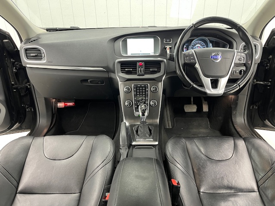 2015 Volvo V40 - image 7