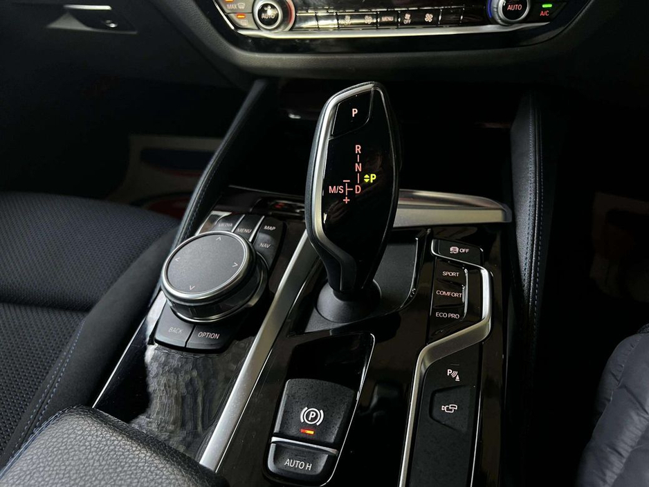 2018 BMW 5 Series - image 6