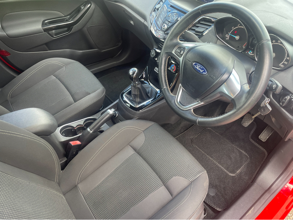 2017 Ford Fiesta - image 8