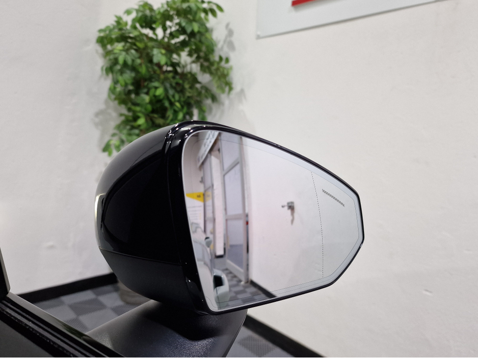 2024 Volvo EX30 - image 37